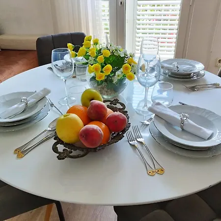 Nela Appartement *