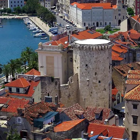 Nela * Split